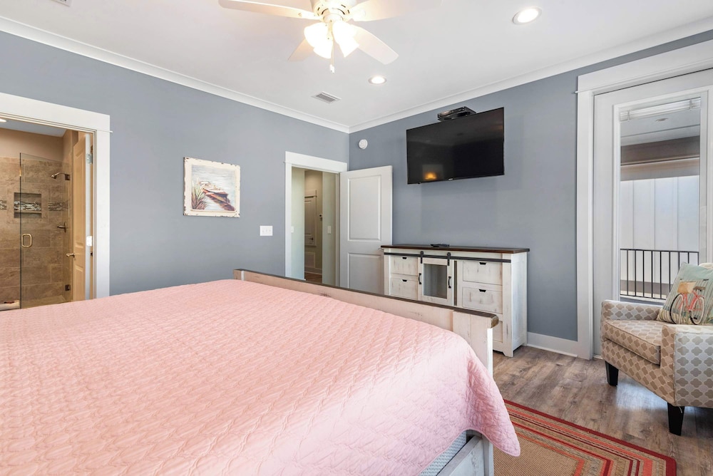 Little Lagoon Cottage for 8 - Free Activities