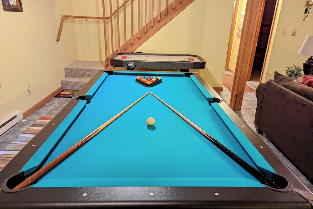 The Bear Foot Lodge by Avantstay Game Room, Deck, Beach/lake Access