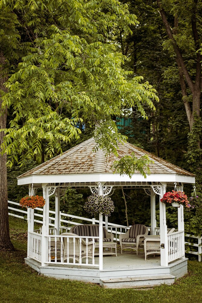 Hudson Manor Bed and Breakfast