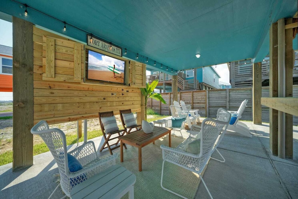Sleeps 24 2 Homes, Priv Pool, Swing Bar, Patio Lounge Near Nature Preserve