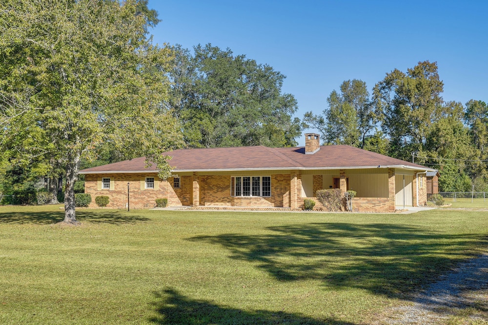 Vintage Chipley Getaway on Large Private Property - Property Image 14