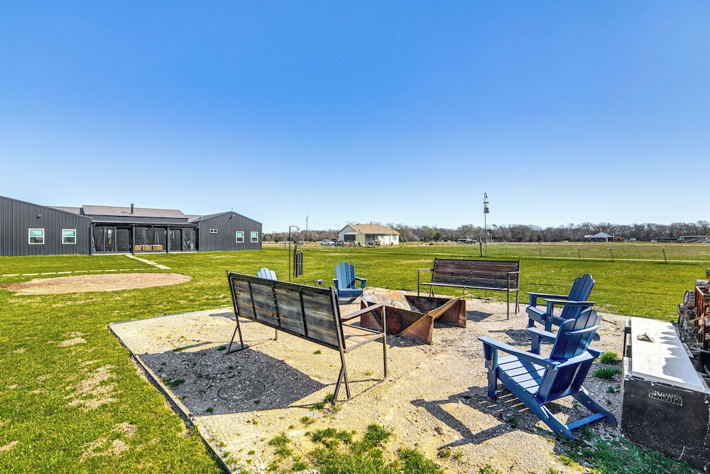 6 Mi to Lake Tawakoni: Texas Family Home