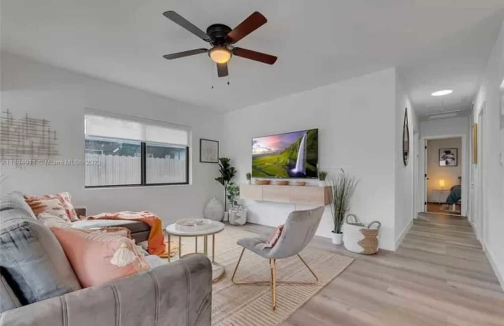 Boho Chic: 3BR Home With Pool