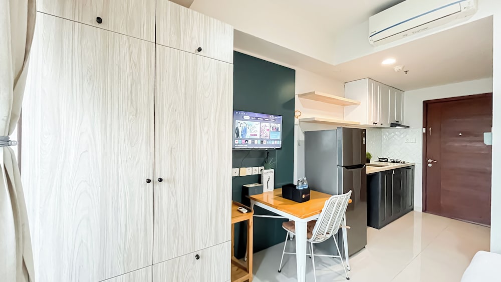 Urban Minimalist Studio At West Vista Apartment