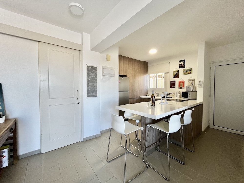93 KAP - Stay Almyra House