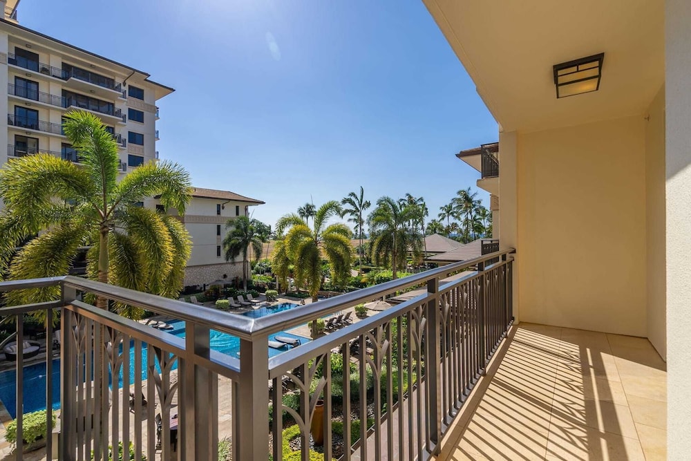 Beachfront Condo at Beach Villas at Ko Olina Hale Hoaloha by Avantstay