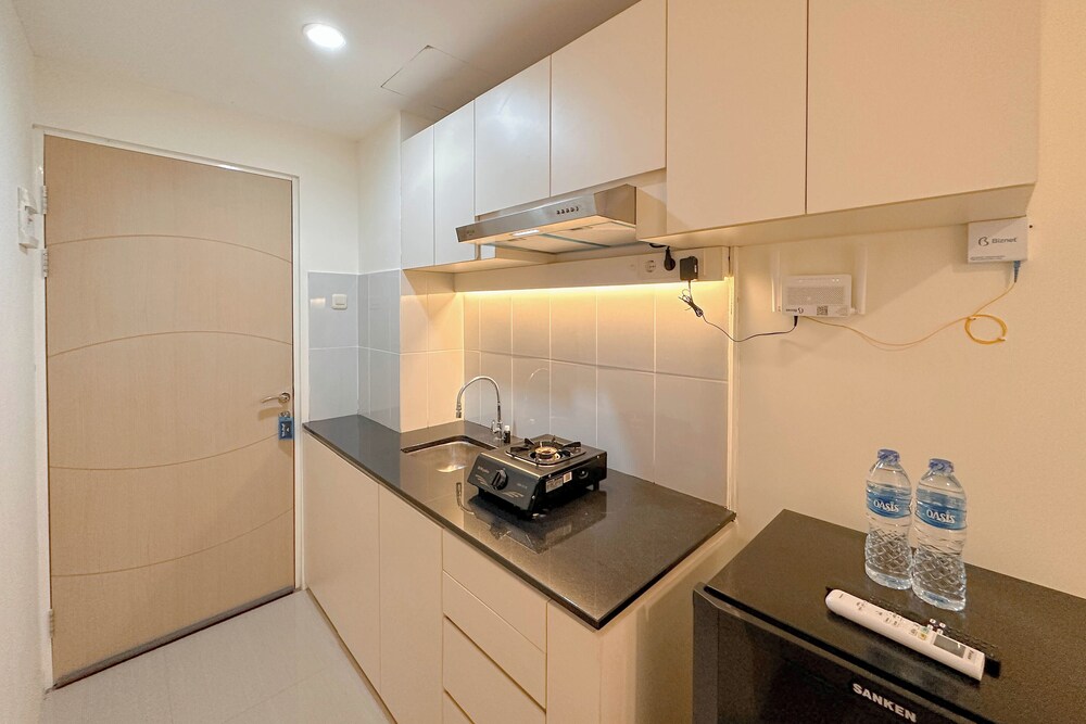 Pleasant And Good Location Studio At Bale Hinggil Apartment
