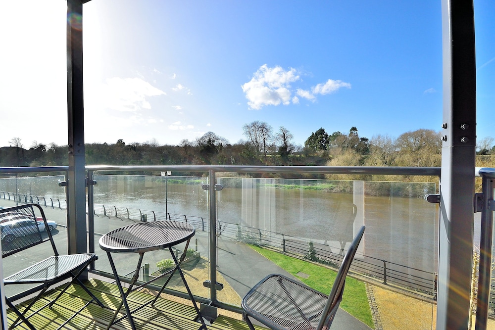 Racecourse Serviced Apartments