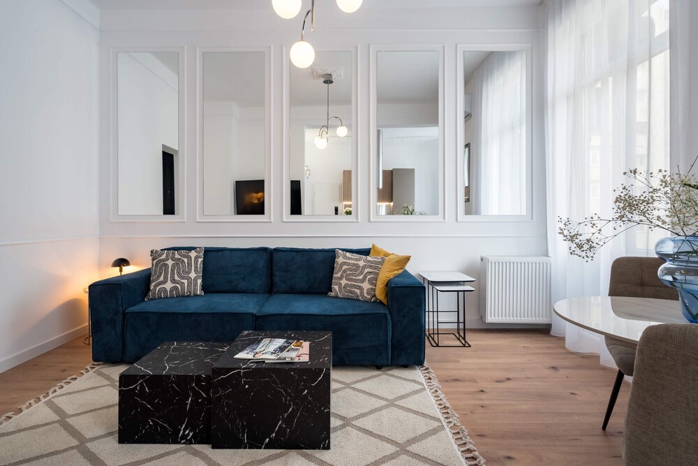 Contemporary Aparthotel 2-BR Flats Near Old Town, Quiet & Serene