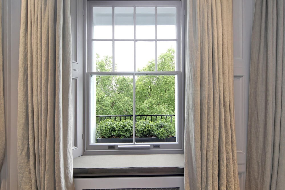 Cadogan Square Luxury 2 Bedroom Apartment II