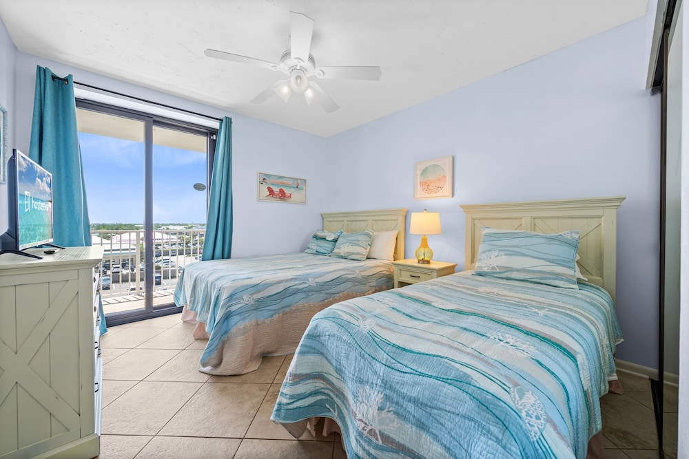 Pelican Pointe by Hosteeva