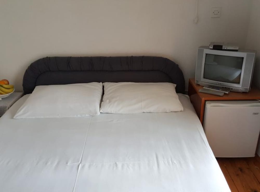 Comfortable Budva Rooms With Easy Access to Sveti Stefan