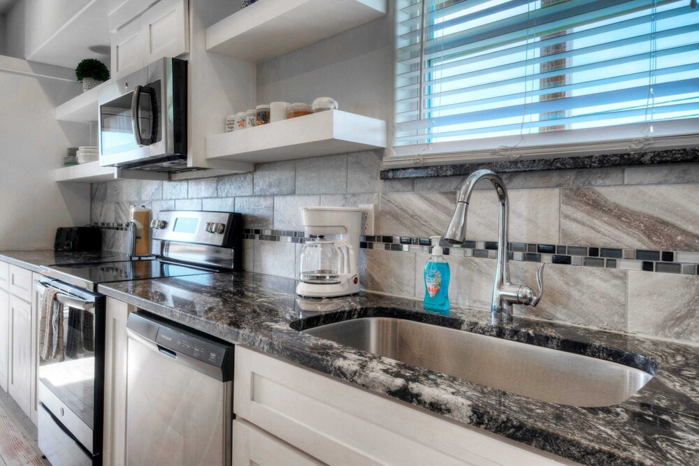 Sleeps 31 2 Homes w/ Boat Dock + Waterfront Pool Laguna Village Getaway