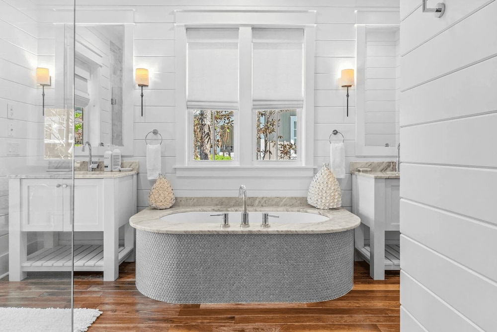 Watercolor 75 by Avantstay Luxury Private Pool + Bonfires