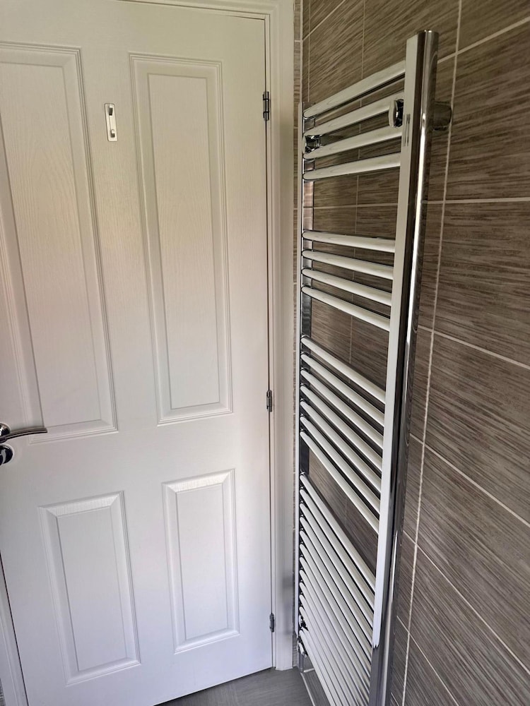 Luxurious Majestic 4 Bedroom- Free Parking
