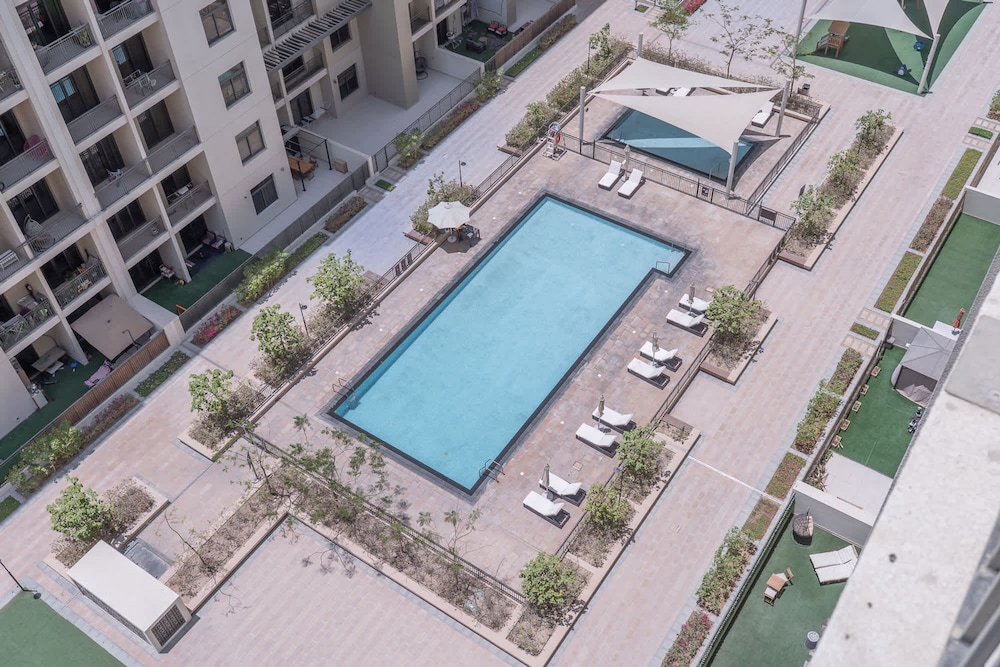 Stunning 1 BR With Pool View in Rawda Apartments