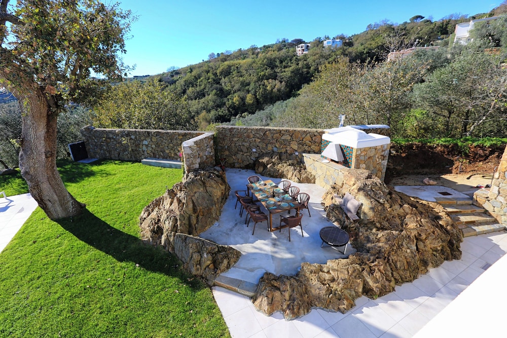 Design Villa With Infinity Pool & Li Galli View