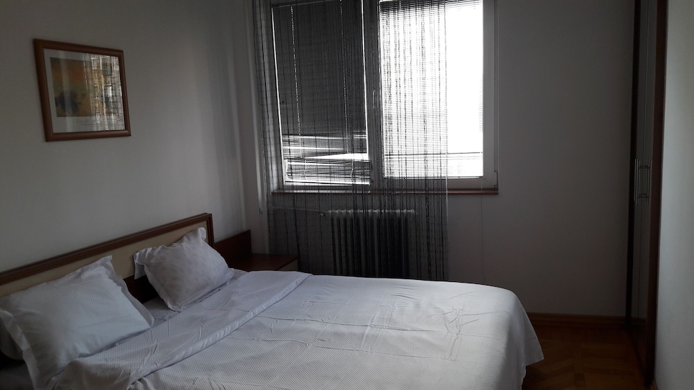 Km 0 Deluxe Apartment Old Town view 2