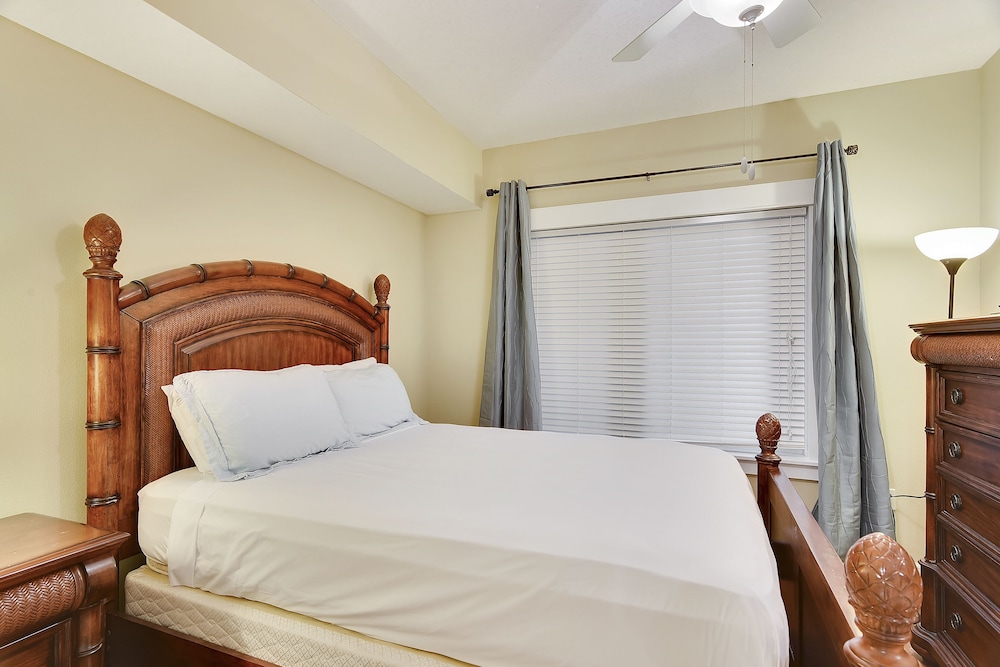 Grand Panama Beach Resort by Book That Condo
