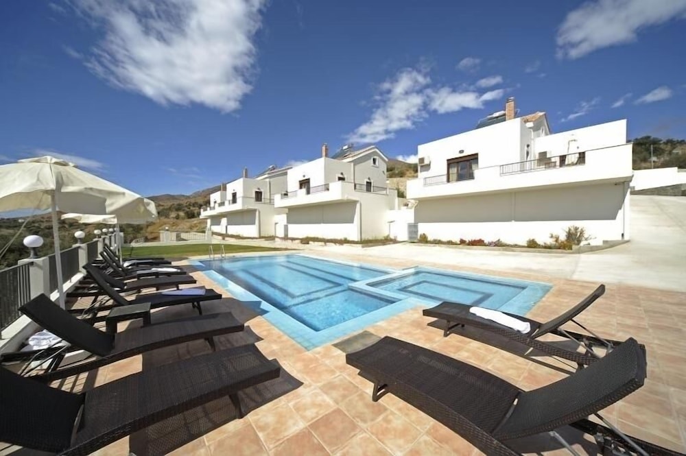 Lenikos Resort