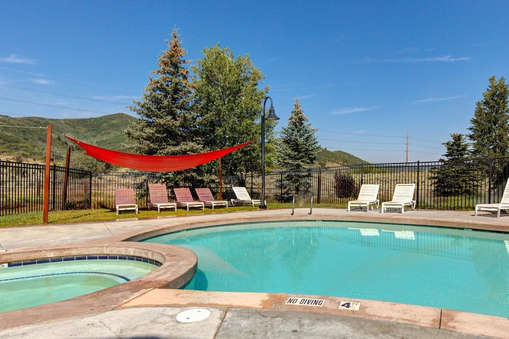KBM Resorts Crestview Condos Spacious Condo Near Olympic Park With gas Fireplace, Year-round Pool, hot Tub, City Wide Shuttle Access. Cvc-308b
