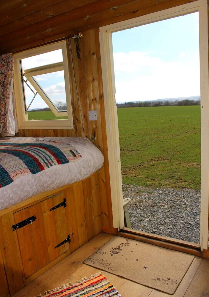 The Shearer's Hut, Sleeps 2, Wood Burner, Fire Pit view 5