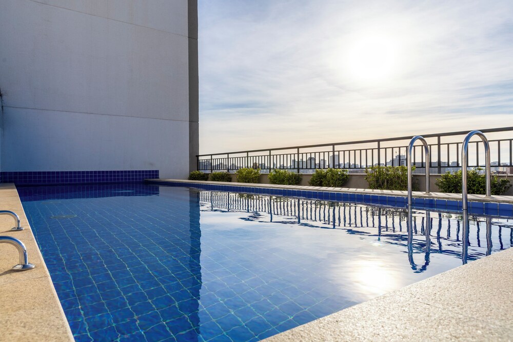 Vista Incrível com piscina e academia