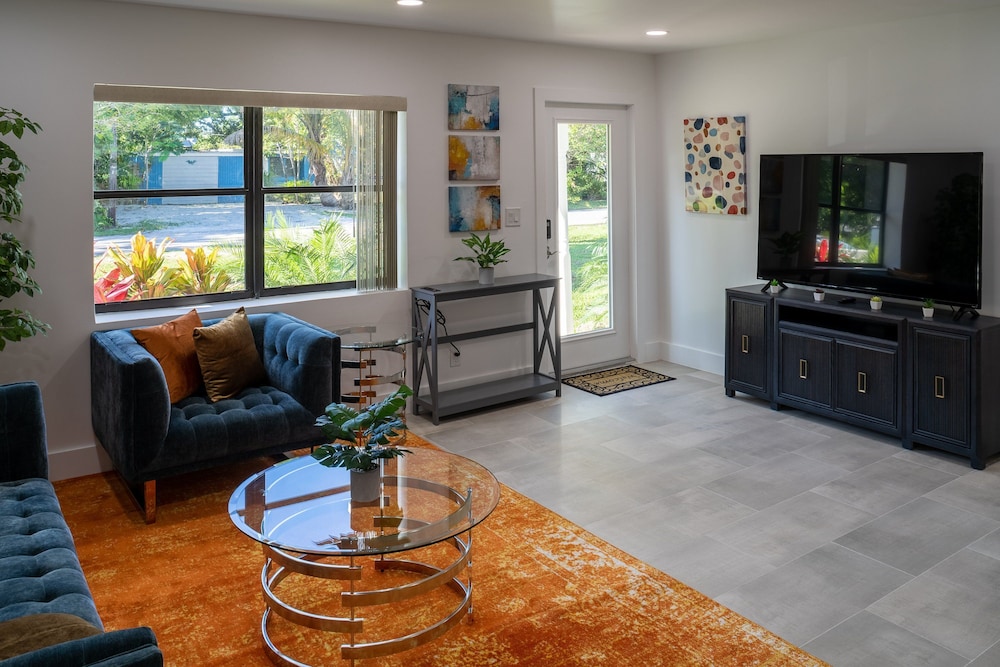 Spacious 3BR Home 2 Baths Amazing Pool Area