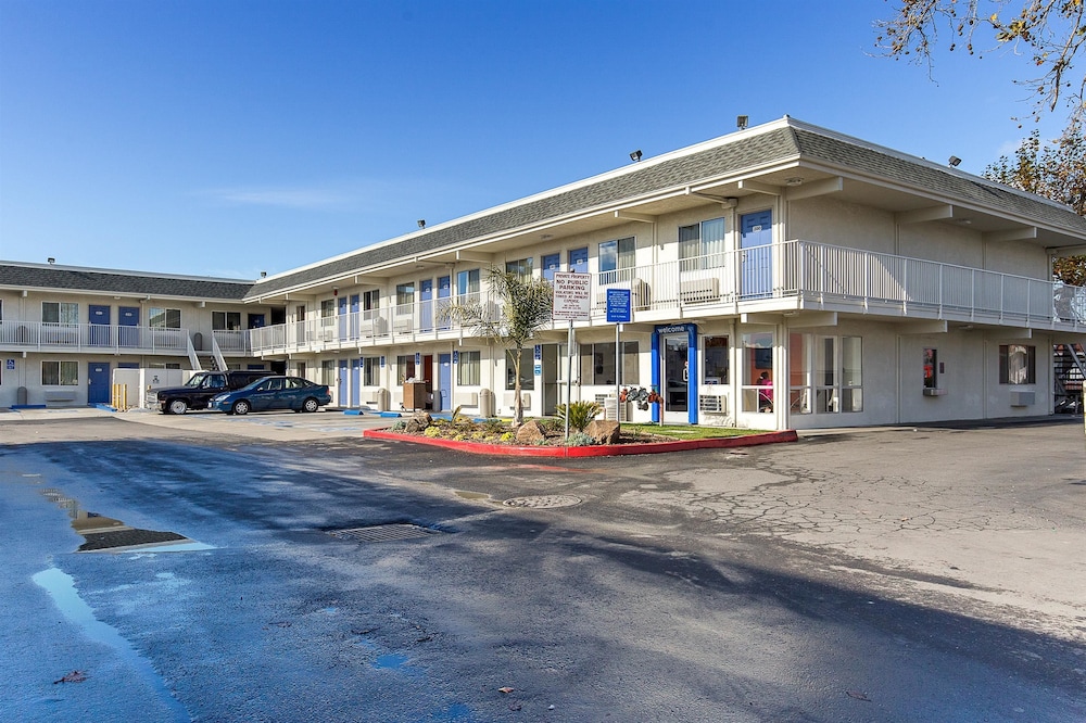Motel 6 Hayward, CA – Silicon Valley Gateway