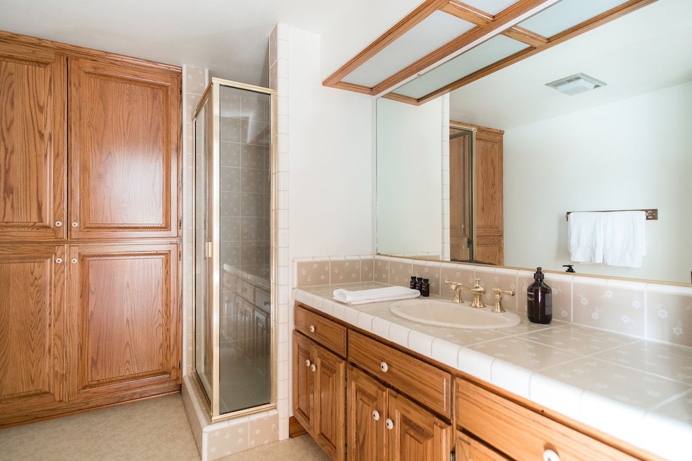 Cathedral by Avantstay Charming Secluded Estate w Sauna Pool Table Views of the Rolling Hills