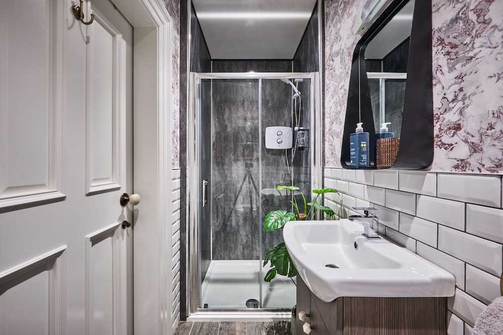 Londonderry Vacations - Art House - Property Image 25