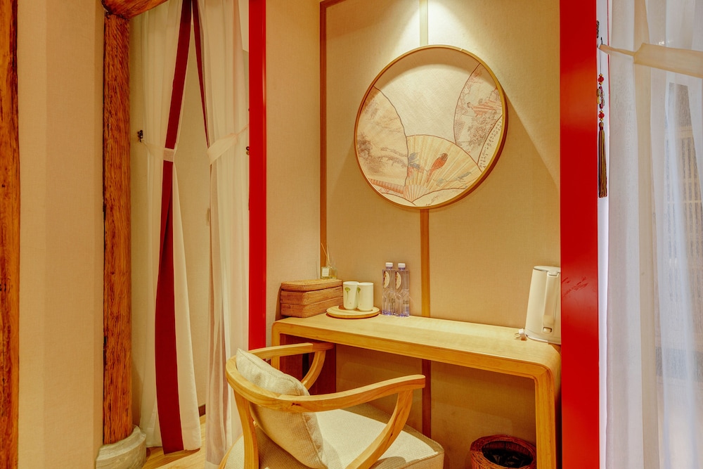 ISVARA Culture Homestay Suites
