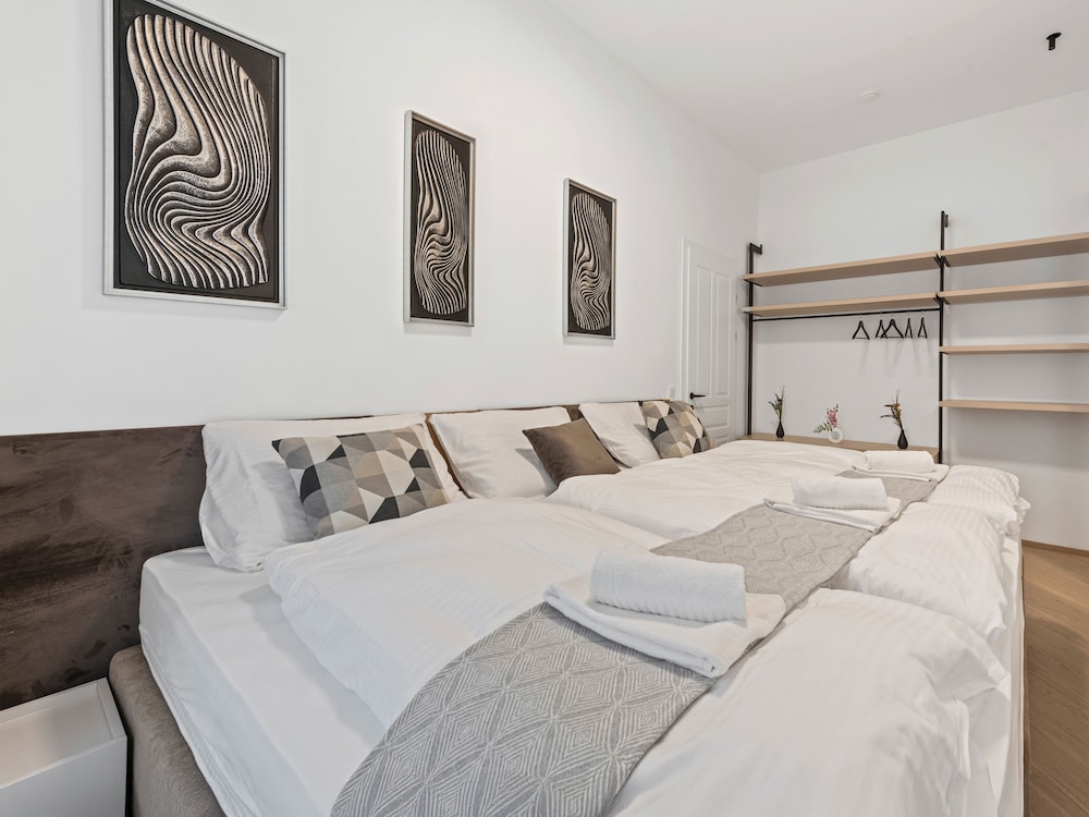 Living No. 5 by GT7 Hospitality
