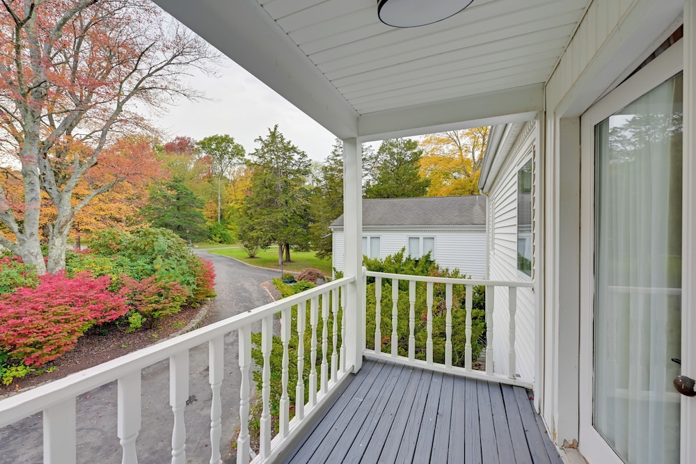 High-end Estate in Norwalk: Quiet & Spacious!