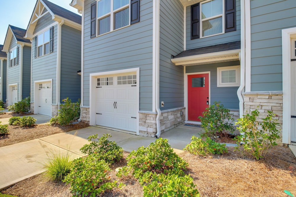 Modern Townhome w/ Patio 7 Mi to Dtwn Cartersville