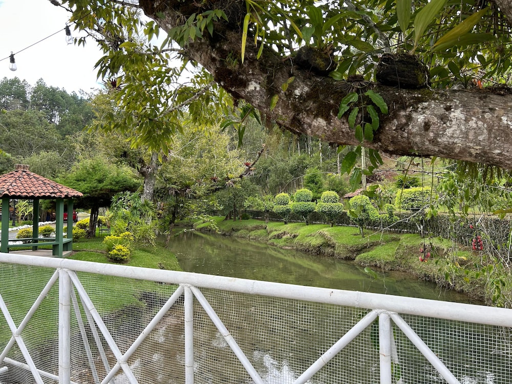 Riviera Escondida