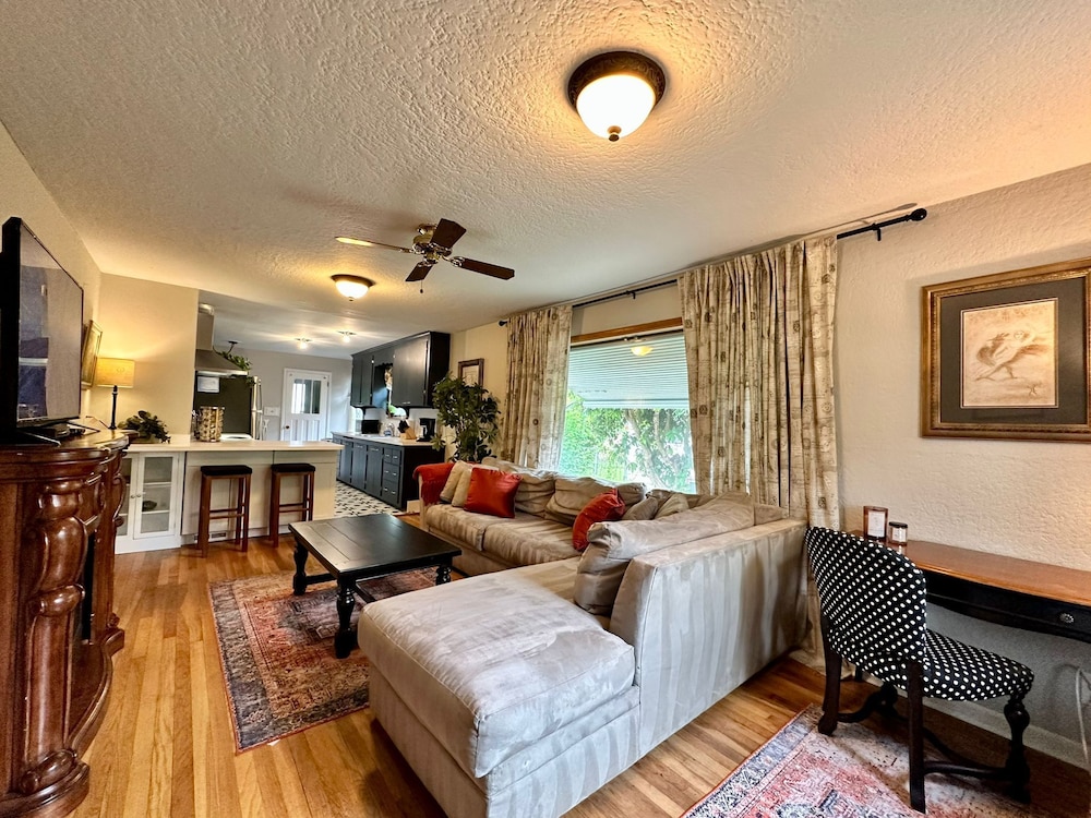 Seattle's Starlight Bungalow