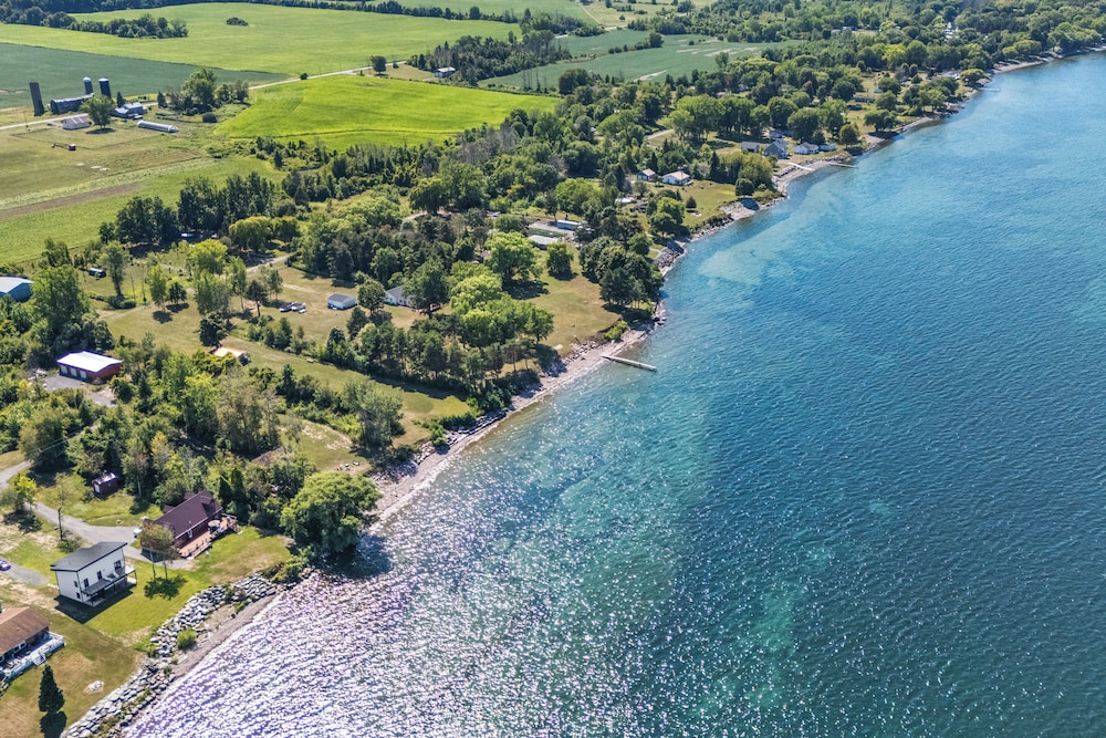 Lake Ontario Hideaway - Nature & Stillness Await!