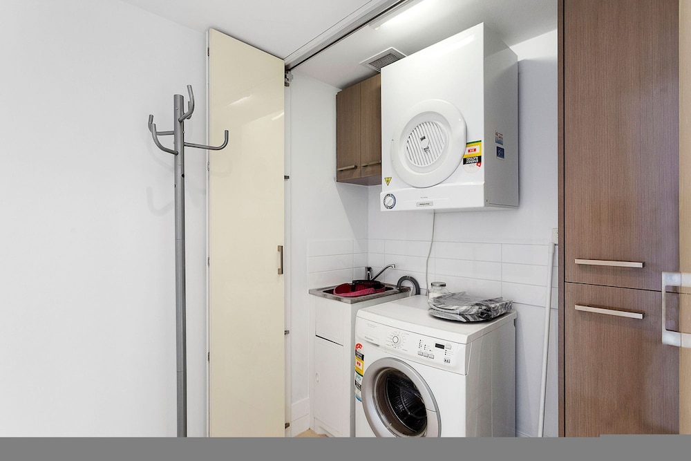 1bdr Parking on Beaufort Street