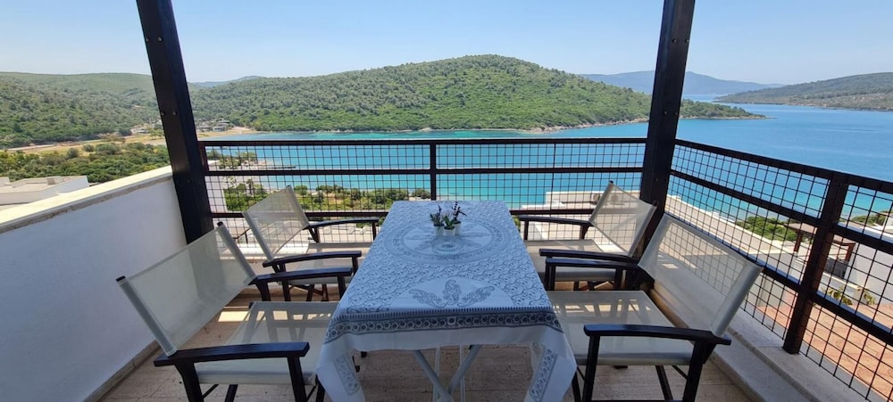 Amazing Flat w Shared Pool Near Beach in Milas view 4