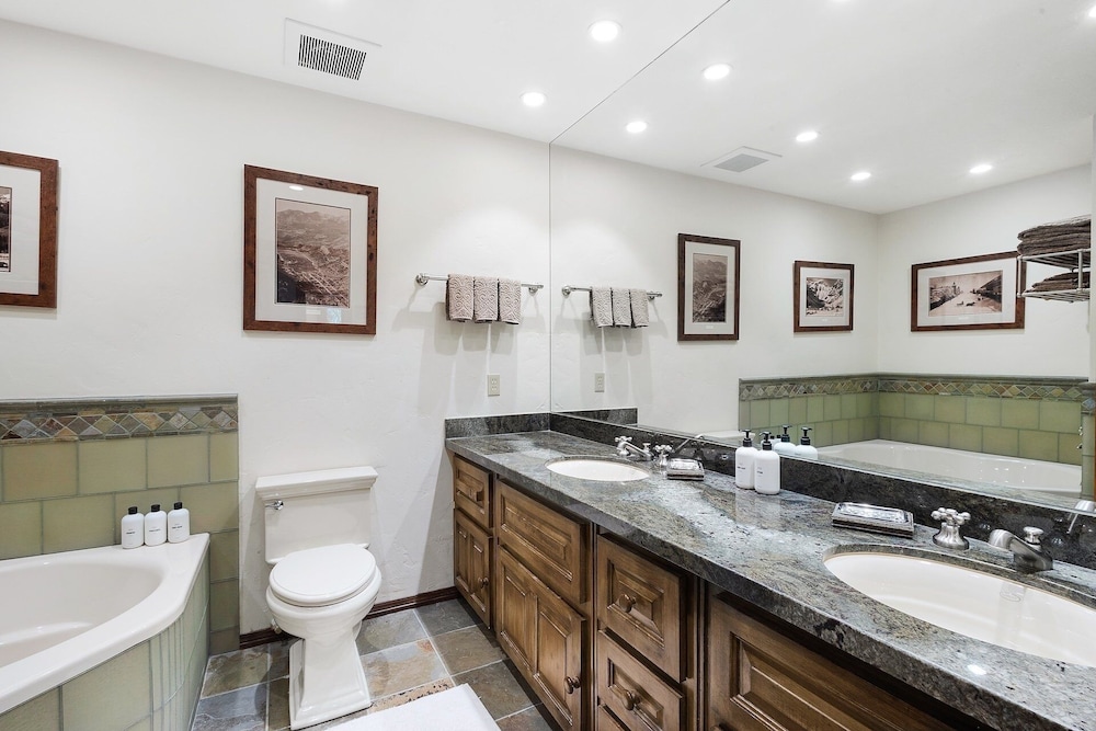 Wildwood Ridge 5 Bedroom Home