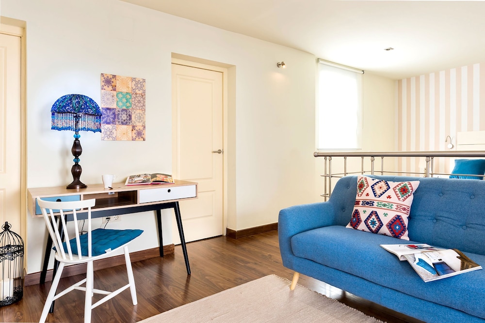Modern Centric Duplex With Stunning Terrace Francos V