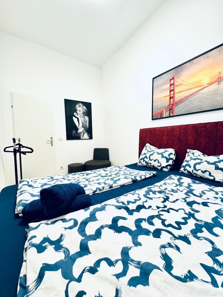 4BR Apartment for 8 Near FAC Platz