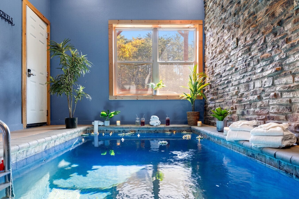 Couples Refuge by Ghosal Luxury Lodging