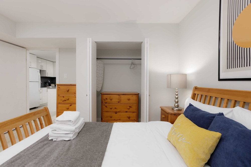 Stylish 1BR Suite in North Vancouver 10 mins ski view 5