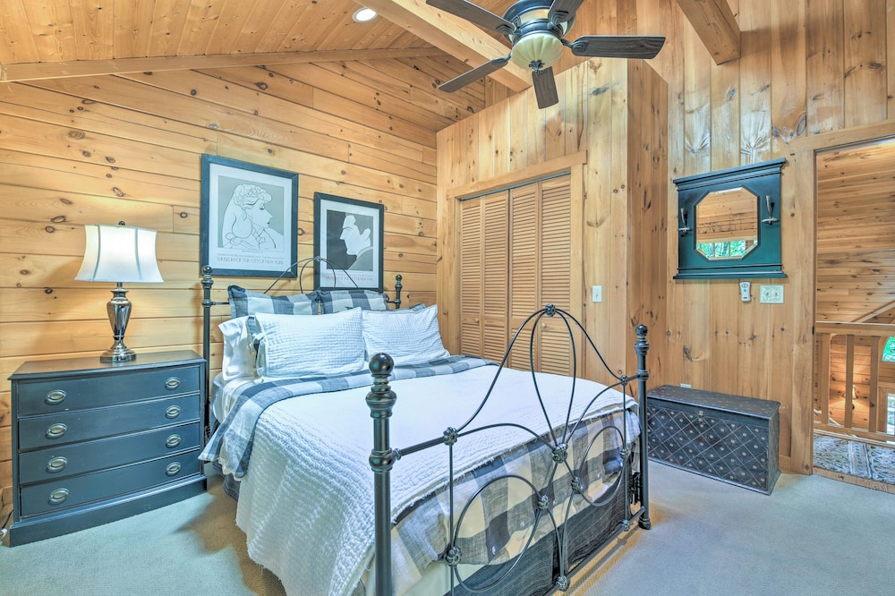Luxury Cabin w/ Deck < 5 Miles to Sapphire Valley! view 5