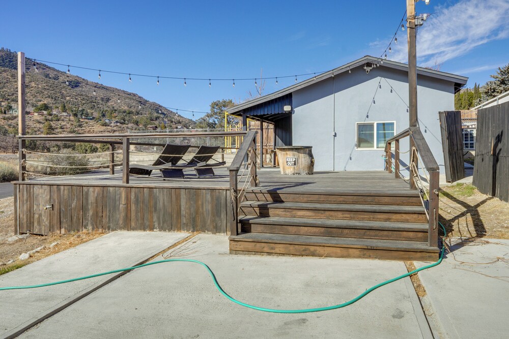 Private Deck & Views: Frazier Mountain Cabin