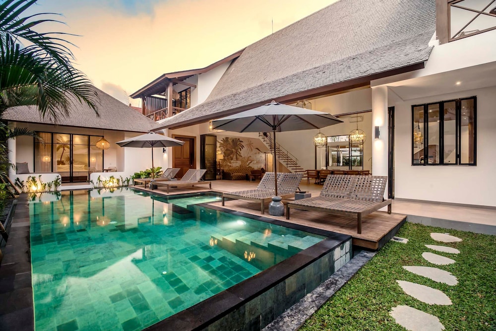 Villa Nusantara 4 by Alfred in Bali - Brand NEW Luxury 4BD Pool Villa Pererenan Beach Caggu