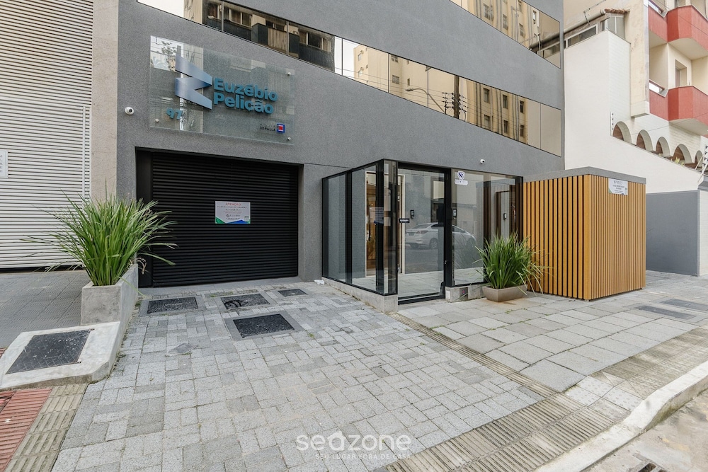 Building With New Apartments 300m From the Beach - EEP