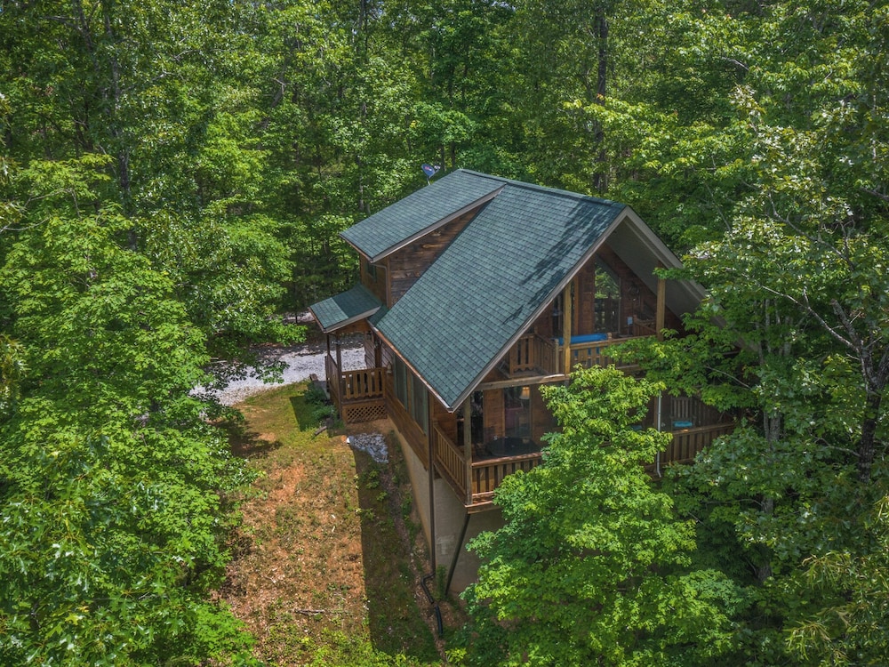 Macys Hideaway by Jackson Mountain Rentals